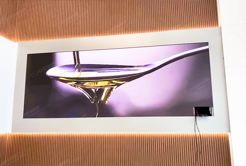 Pantalla LED de paso pequeño P2 en el vestíbulo del edificio de oficinas