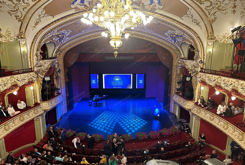 Pantalla de escenario C-Beetle P2.97 para teatro en Rumania